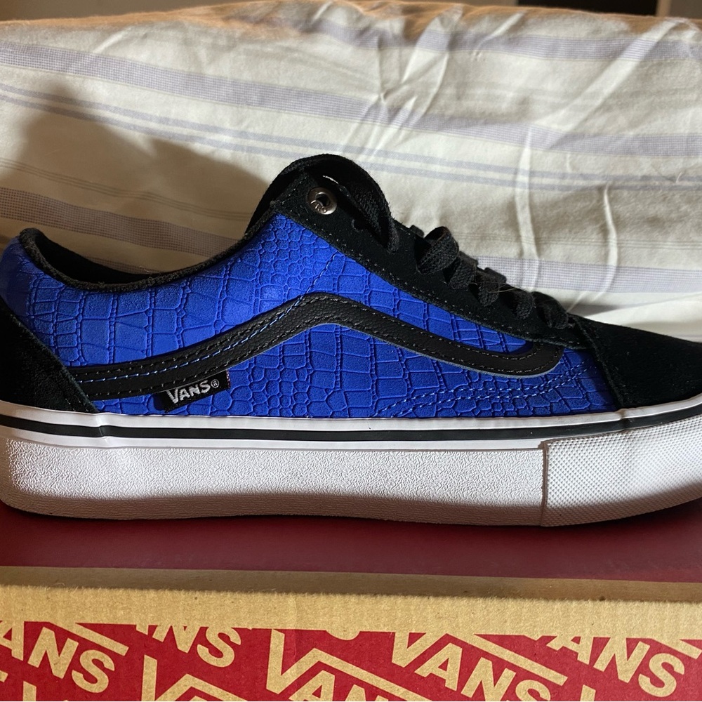 Vans Men’s 9.5, Brand new with box. Need $55 Paid $105. Need to sell Soon!!